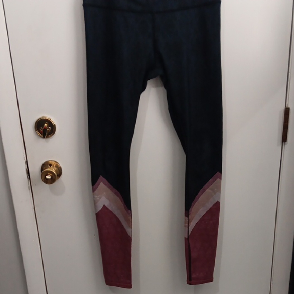 ALO Yoga Airbrush Capri Black Leggings